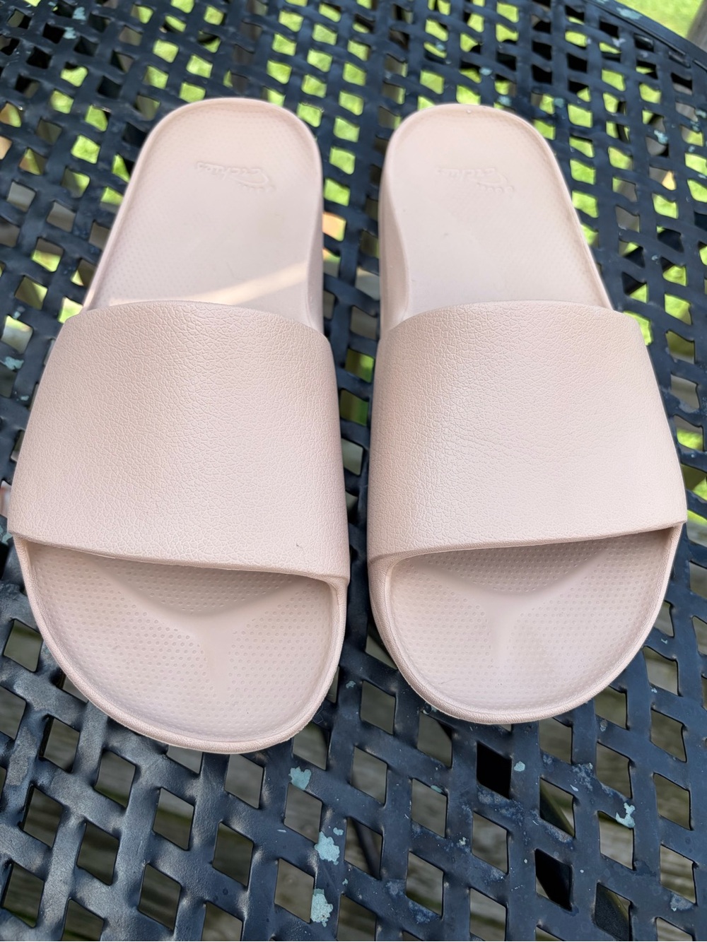 Archie’s slide sandals W/8 or M/7